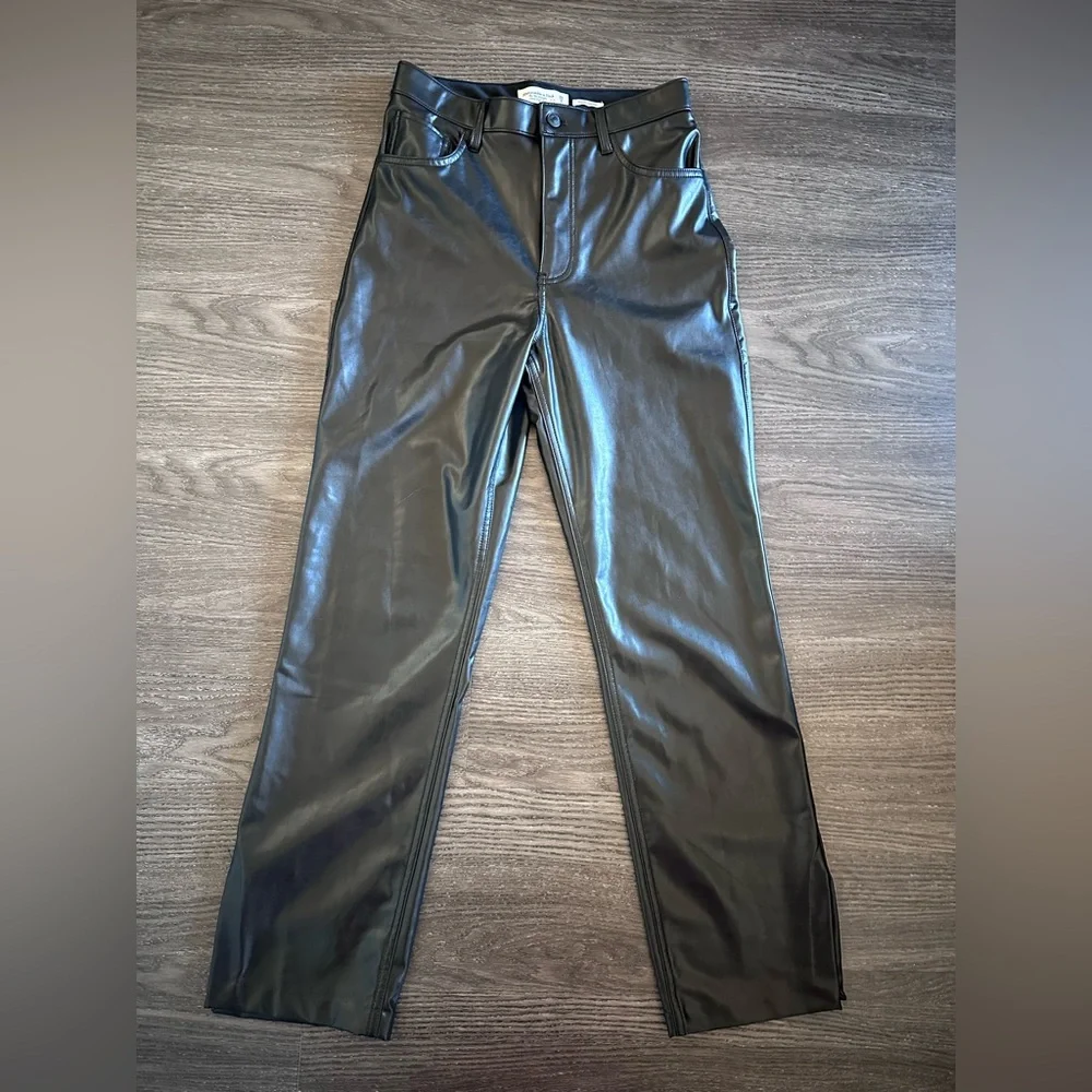 Abercrombie & Fitch 90s Straight Ultra High Rise Vegan Leather Pants SZ 28 NWT